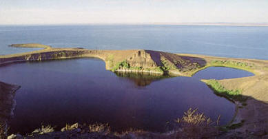 Un'isola vulcanica presso il lago Ciad. Questi tipi di isole sono abitati perlopiÃ¹ dai coccodrilli.