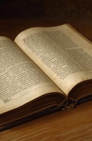 libro con vicino un drink