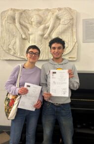 due alunni con il certificato al liceo tasso roma